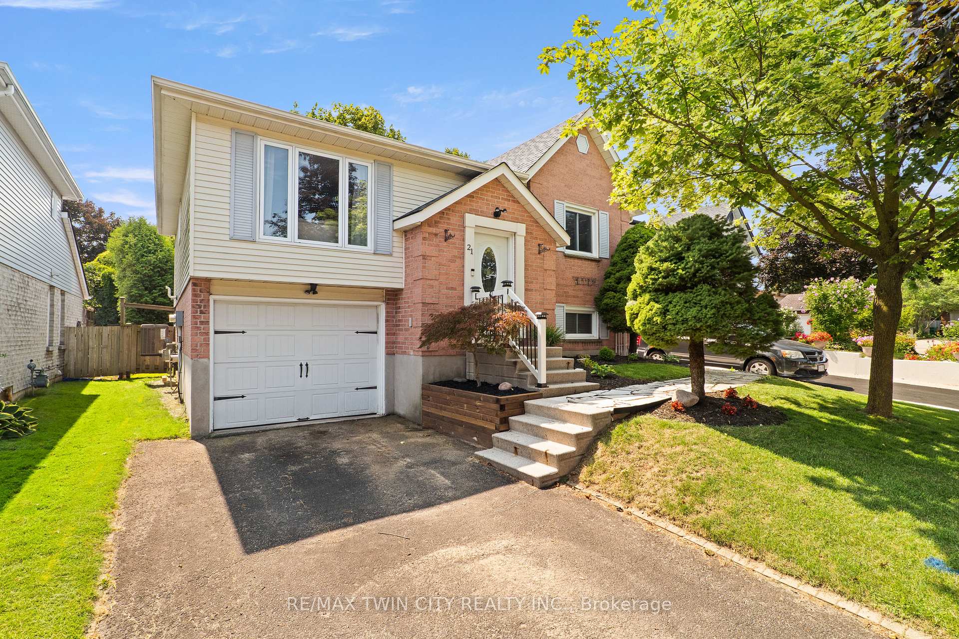 Photo 1 of 21 Golden Meadow Crescent, Kitchener, Forest Heights — HOMEH