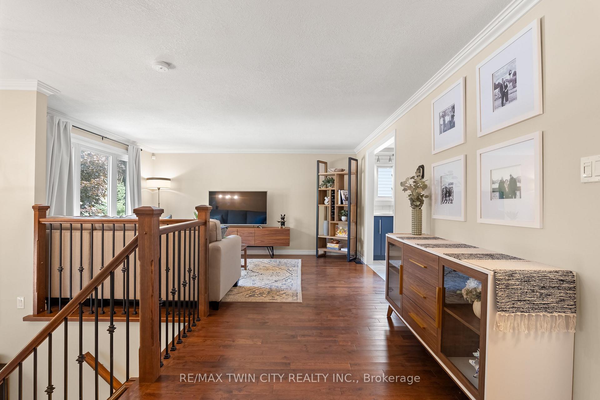 Photo 4 of 21 Golden Meadow Crescent, Kitchener, Forest Heights — HOMEH
