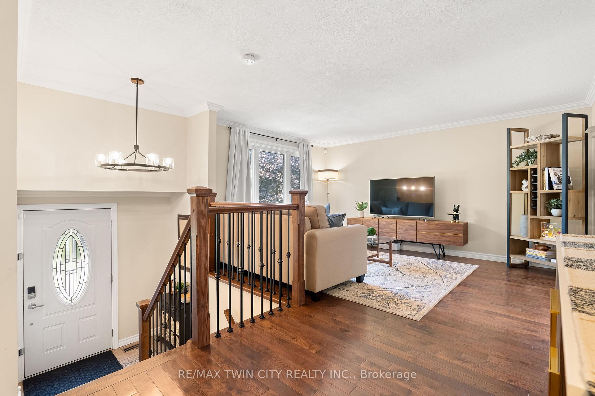 Photo 5 of 21 Golden Meadow Crescent, Kitchener, Forest Heights — HOMEH