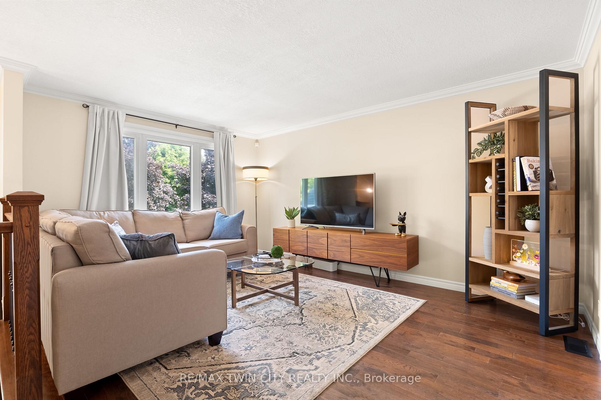 Photo 6 of 21 Golden Meadow Crescent, Kitchener, Forest Heights — HOMEH