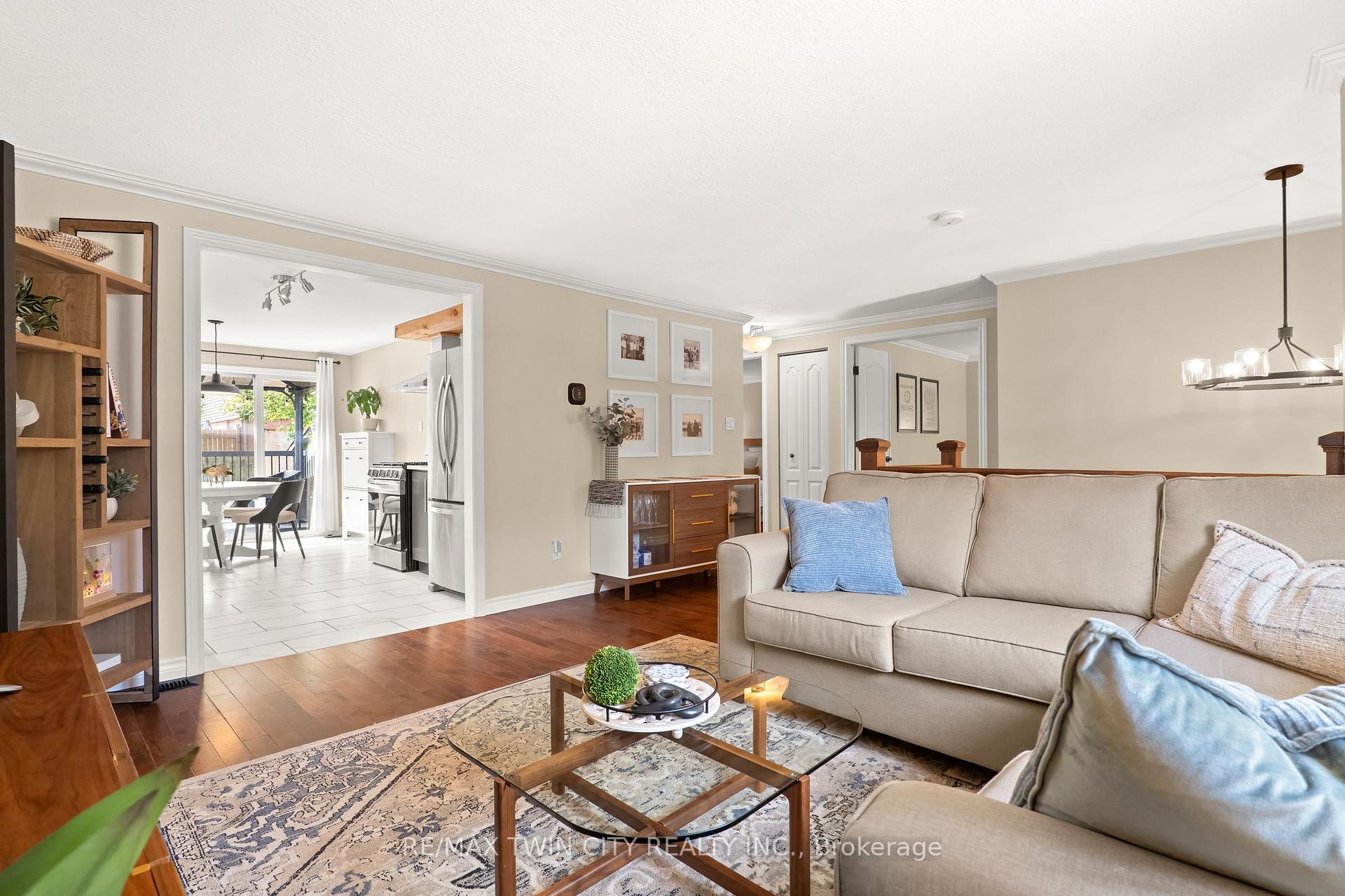 Photo 8 of 21 Golden Meadow Crescent, Kitchener, Forest Heights — HOMEH