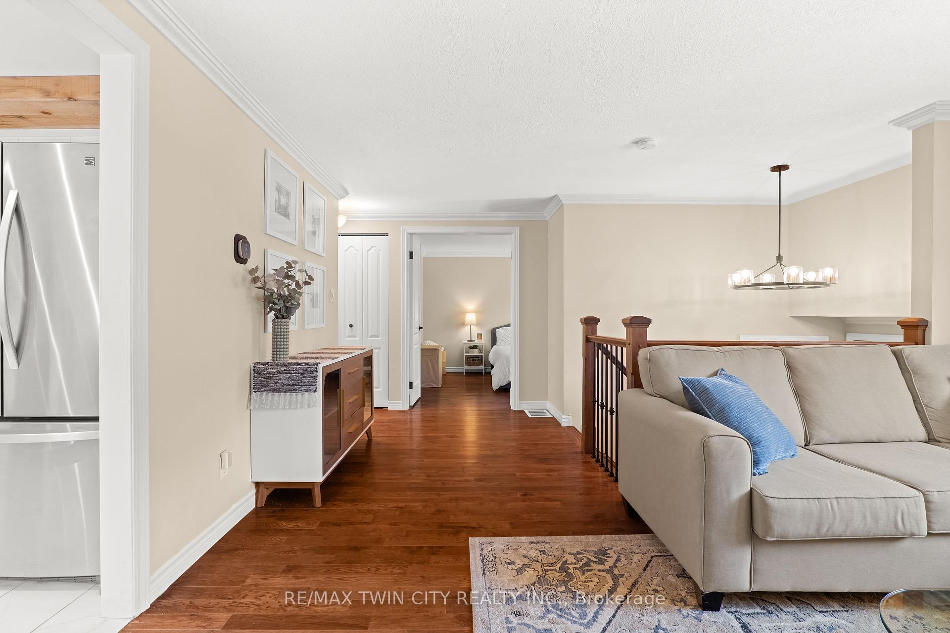 Photo 9 of 21 Golden Meadow Crescent, Kitchener, Forest Heights — HOMEH