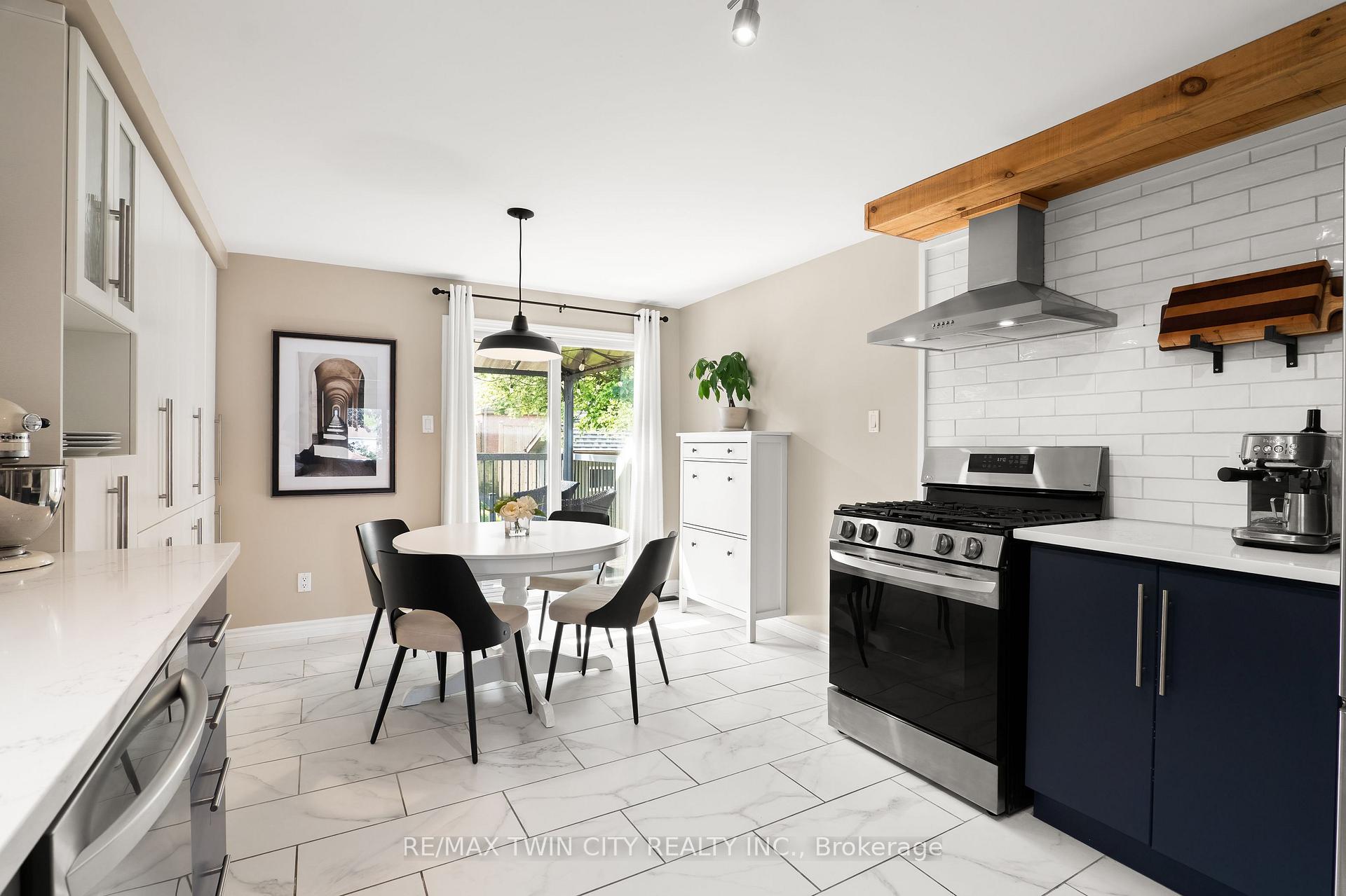 Photo 12 of 21 Golden Meadow Crescent, Kitchener, Forest Heights — HOMEH