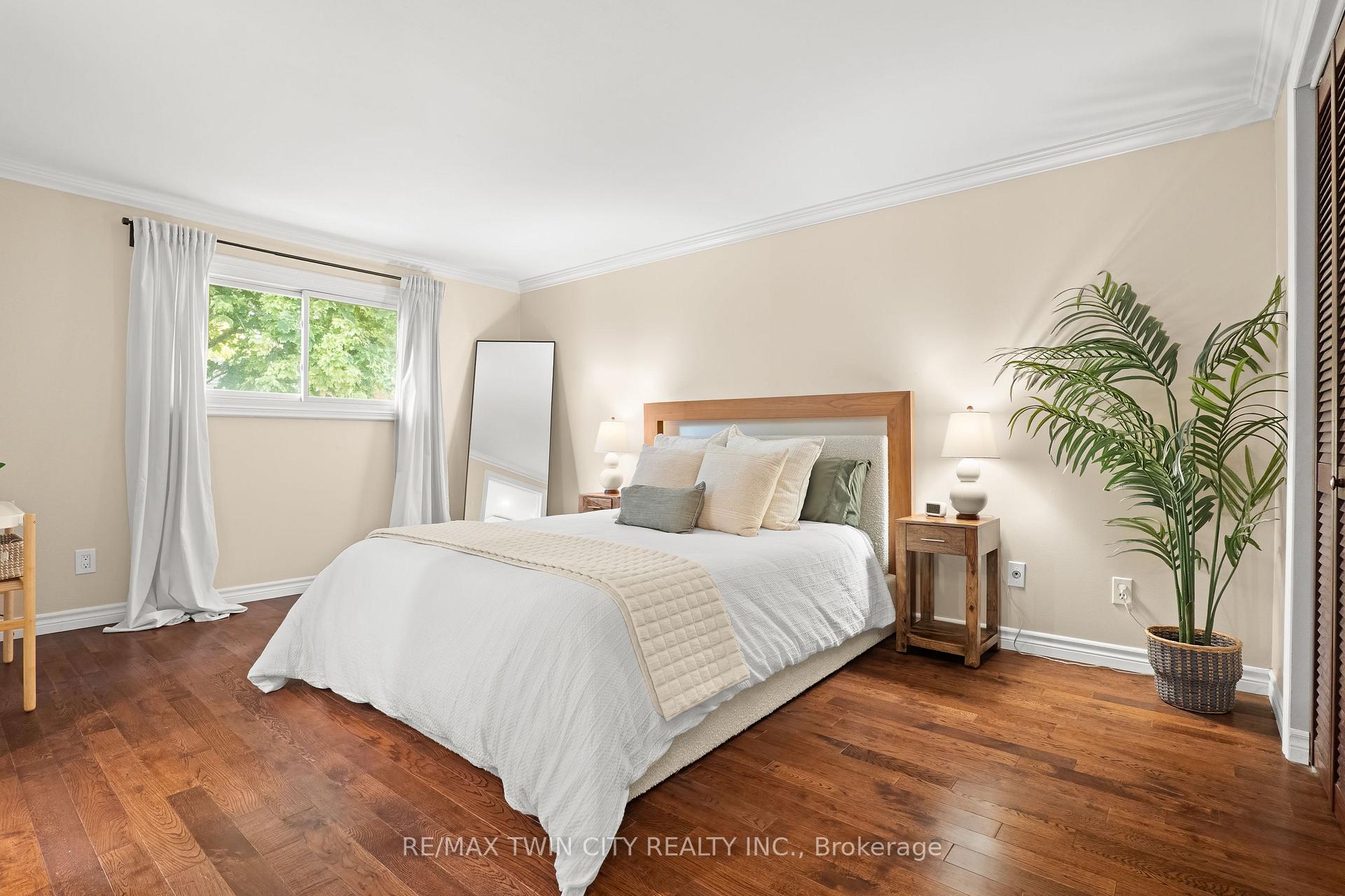Photo 18 of 21 Golden Meadow Crescent, Kitchener, Forest Heights — HOMEH