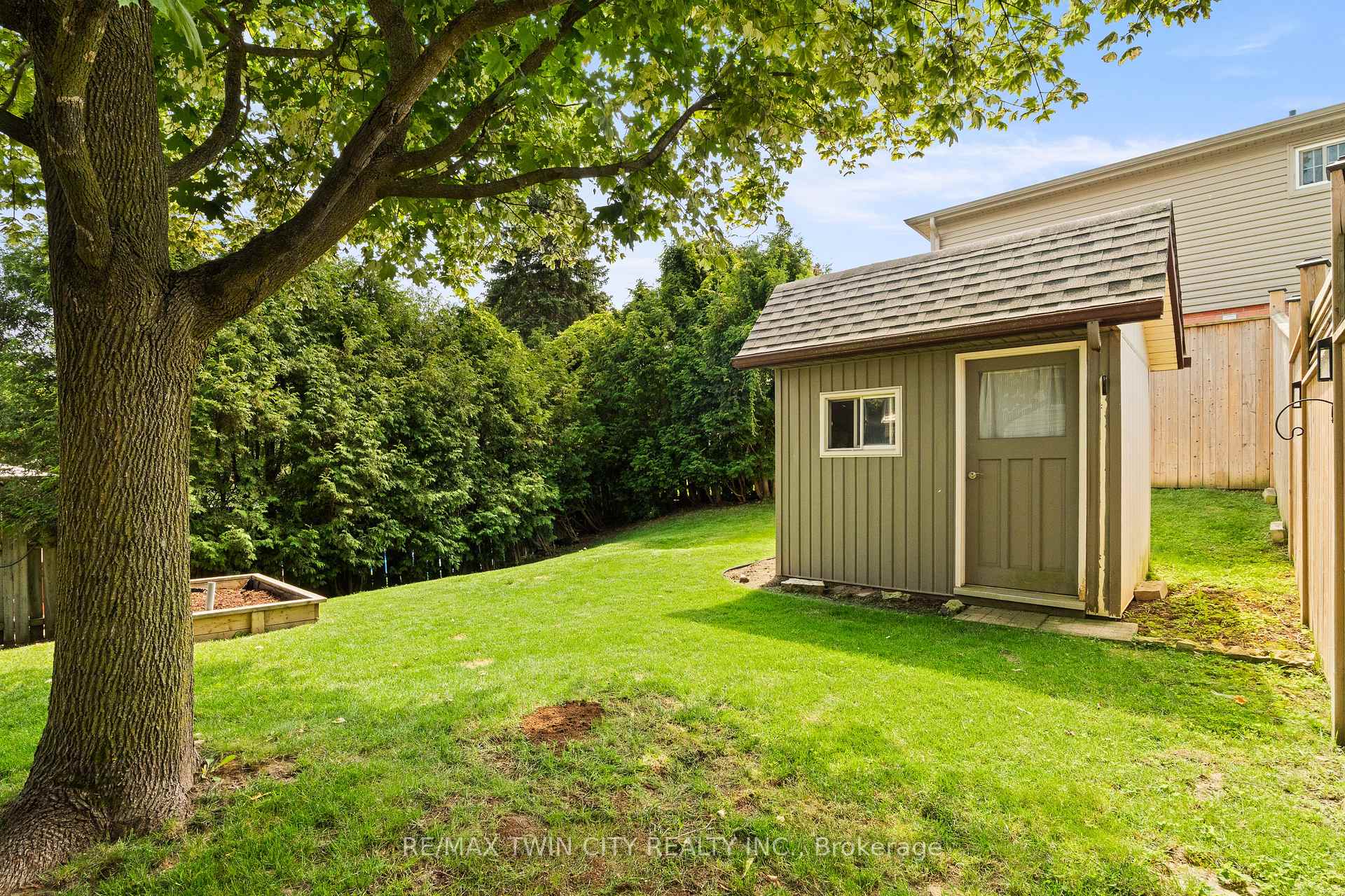 Photo 34 of 21 Golden Meadow Crescent, Kitchener, Forest Heights — HOMEH