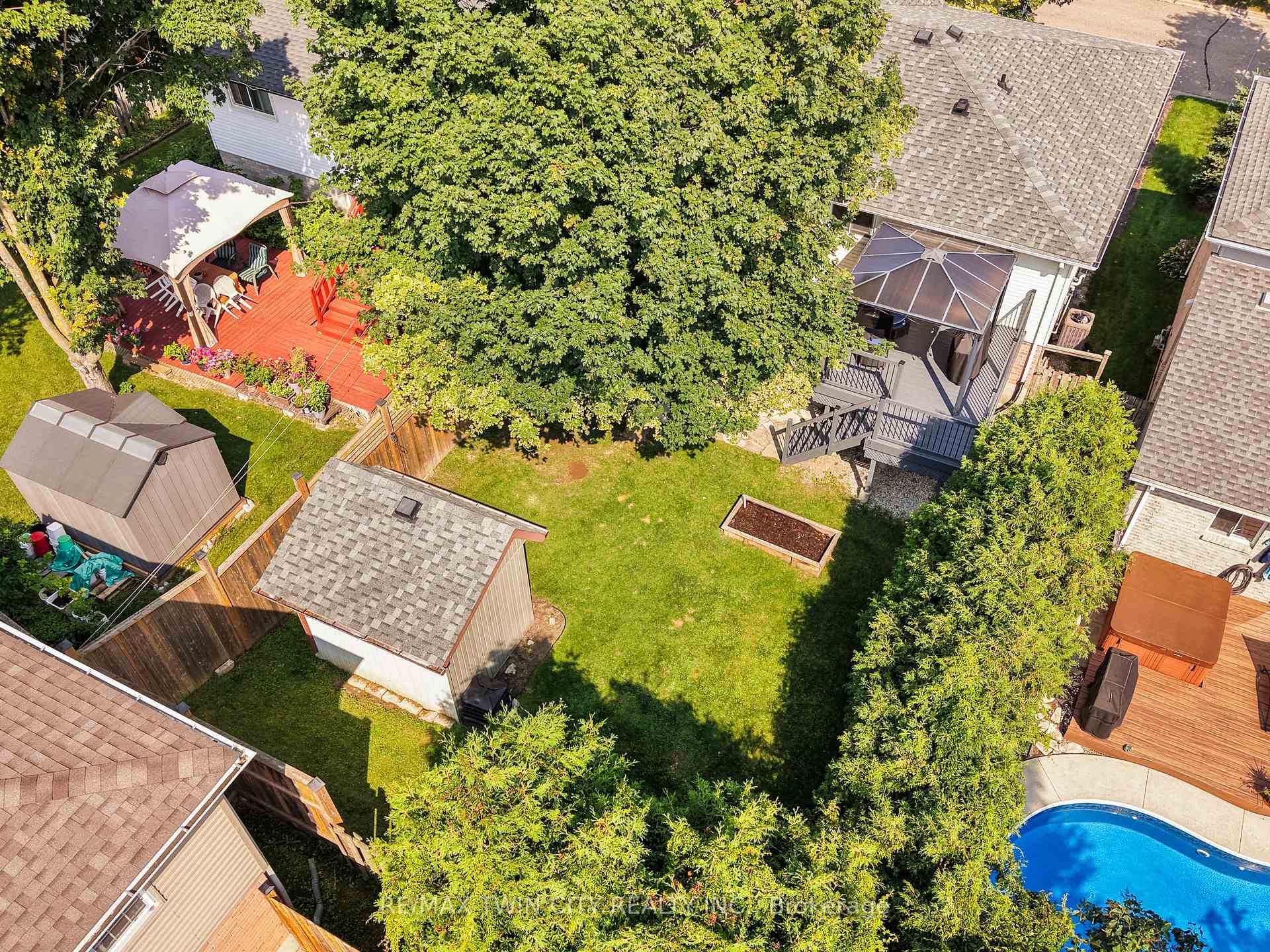 Photo 36 of 21 Golden Meadow Crescent, Kitchener, Forest Heights — HOMEH