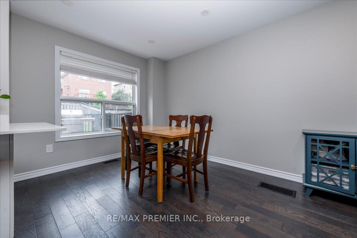 Photo 4 of 129 Chalmers Drive, Barrie, Painswick South — HOMEH