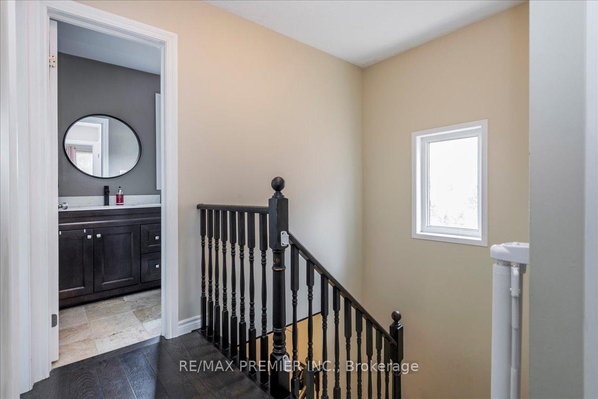 Photo 8 of 129 Chalmers Drive, Barrie, Painswick South — HOMEH