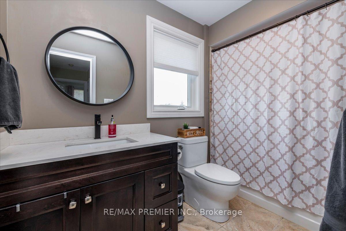 Photo 11 of 129 Chalmers Drive, Barrie, Painswick South — HOMEH