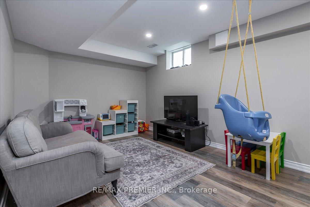 Photo 14 of 129 Chalmers Drive, Barrie, Painswick South — HOMEH
