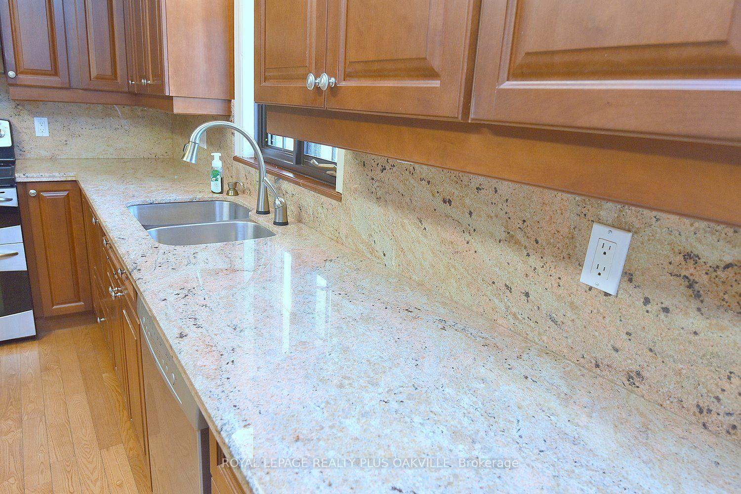 Photo 14 of 298 Pottruff Road N, Hamilton, Kentley — HOMEH