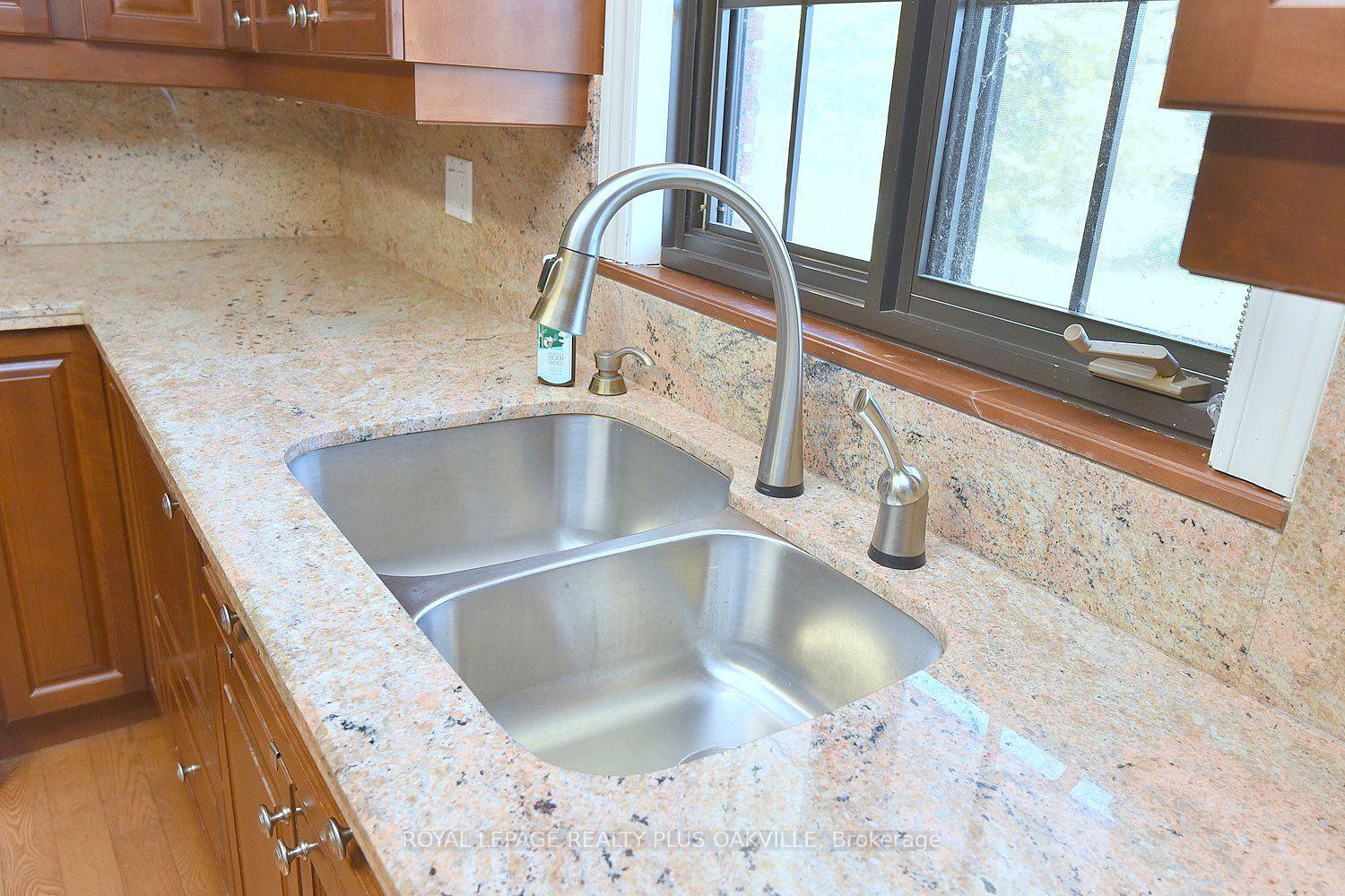Photo 15 of 298 Pottruff Road N, Hamilton, Kentley — HOMEH