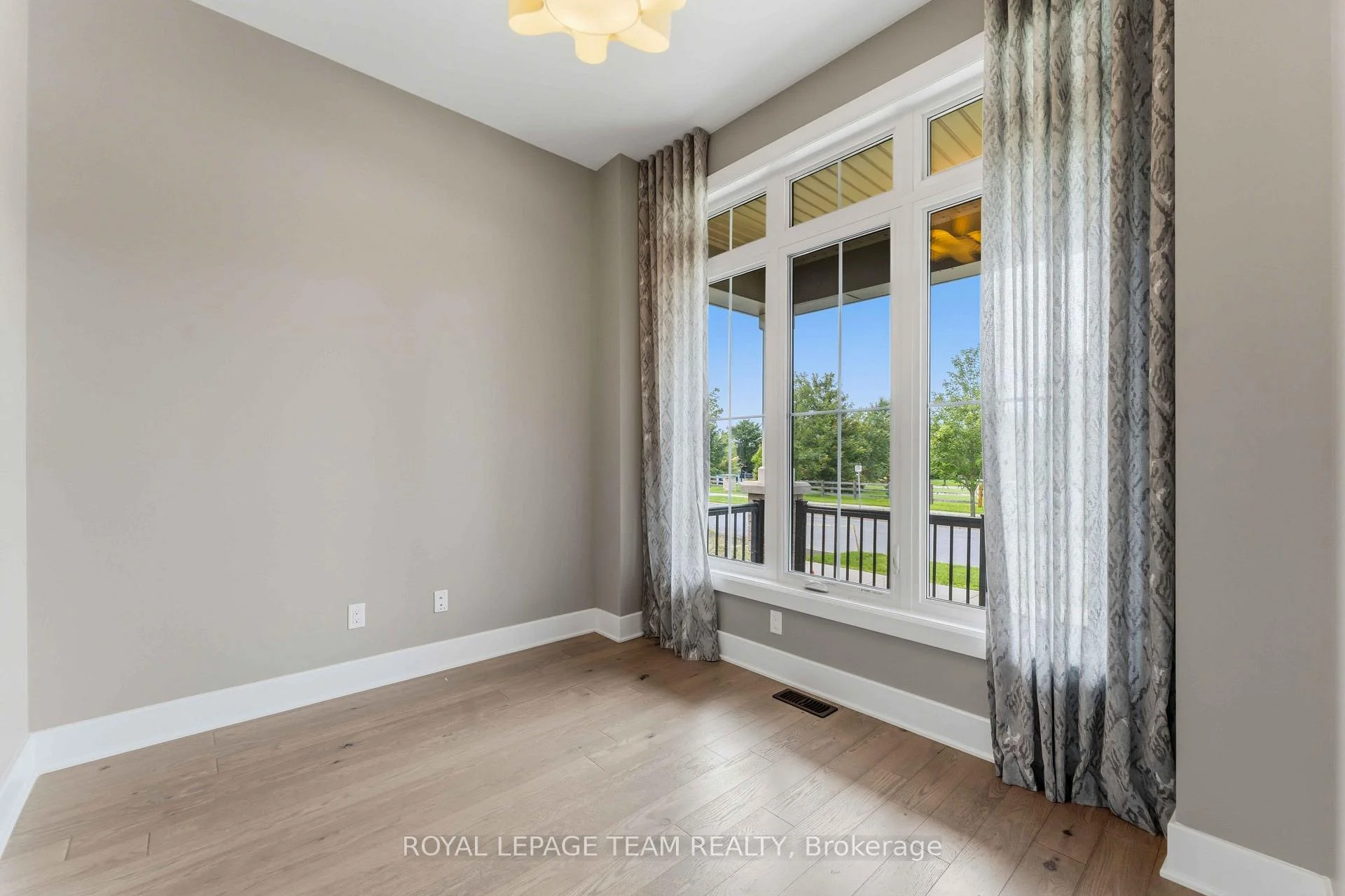 Photo 15 of 521 Bridgeport Avenue, Ottawa, Mahogany Community — HOMEH
