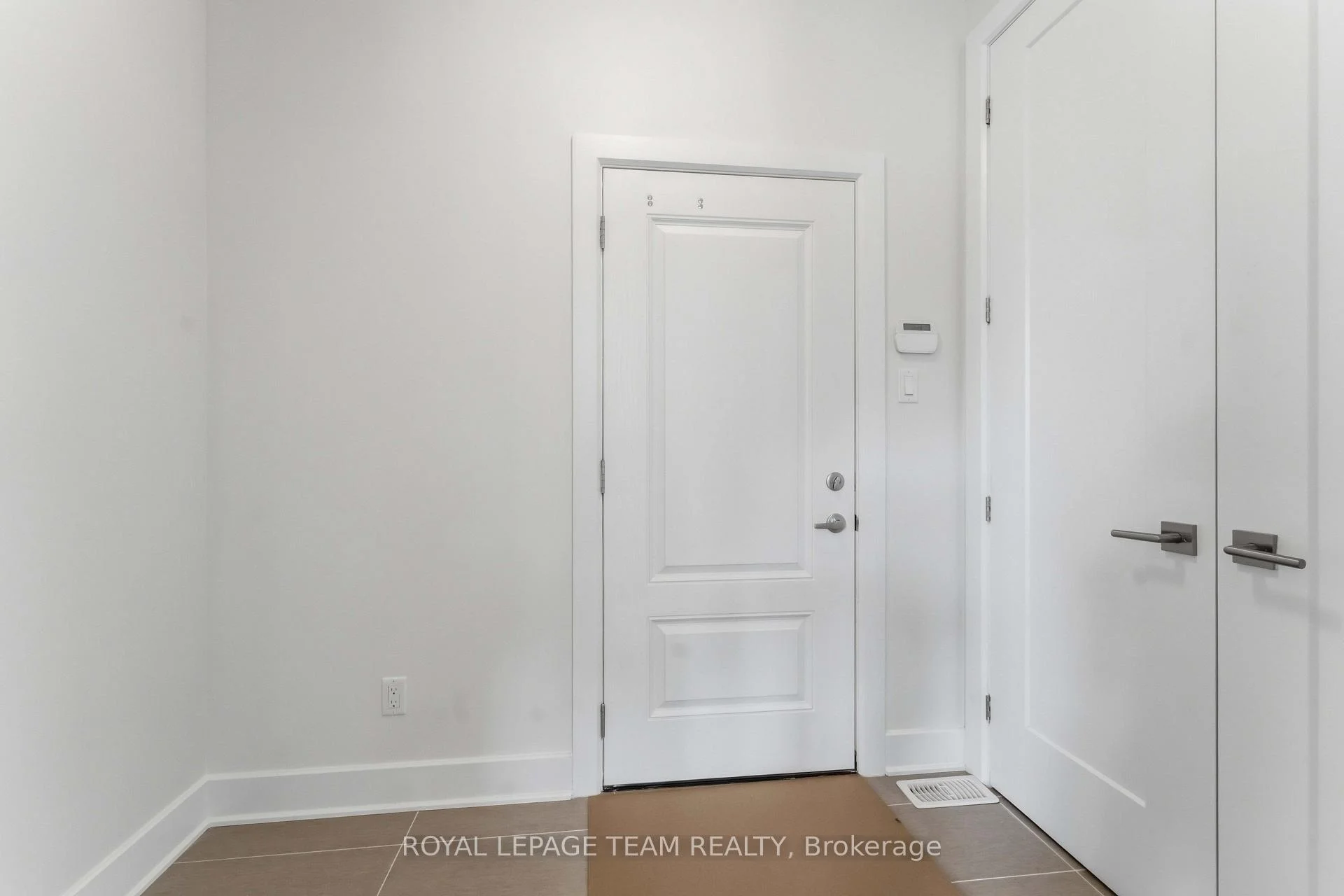 Photo 14 of 513 Bridgeport Avenue, Ottawa, Mahogany Community — HOMEH