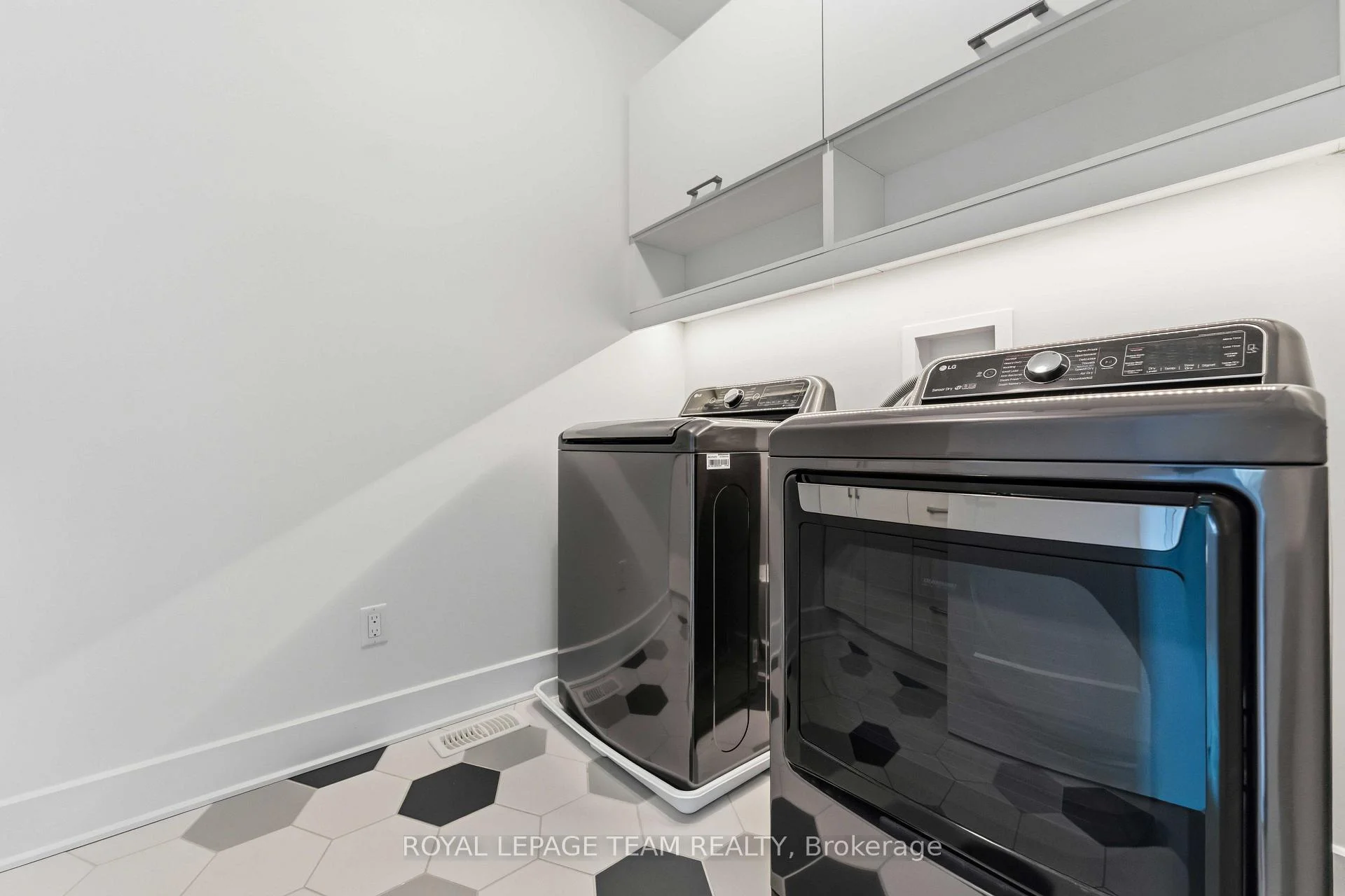 Photo 60 of 513 Bridgeport Avenue, Ottawa, Mahogany Community — HOMEH