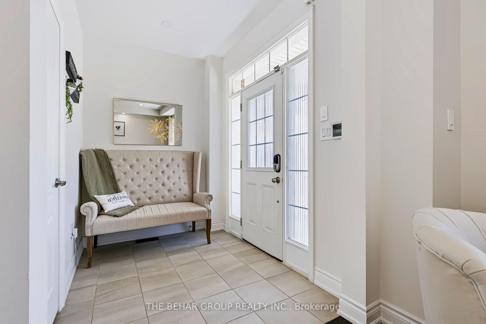 Photo 4 of 23 Carratuck Street, East Gwillimbury, Sharon — HOMEH