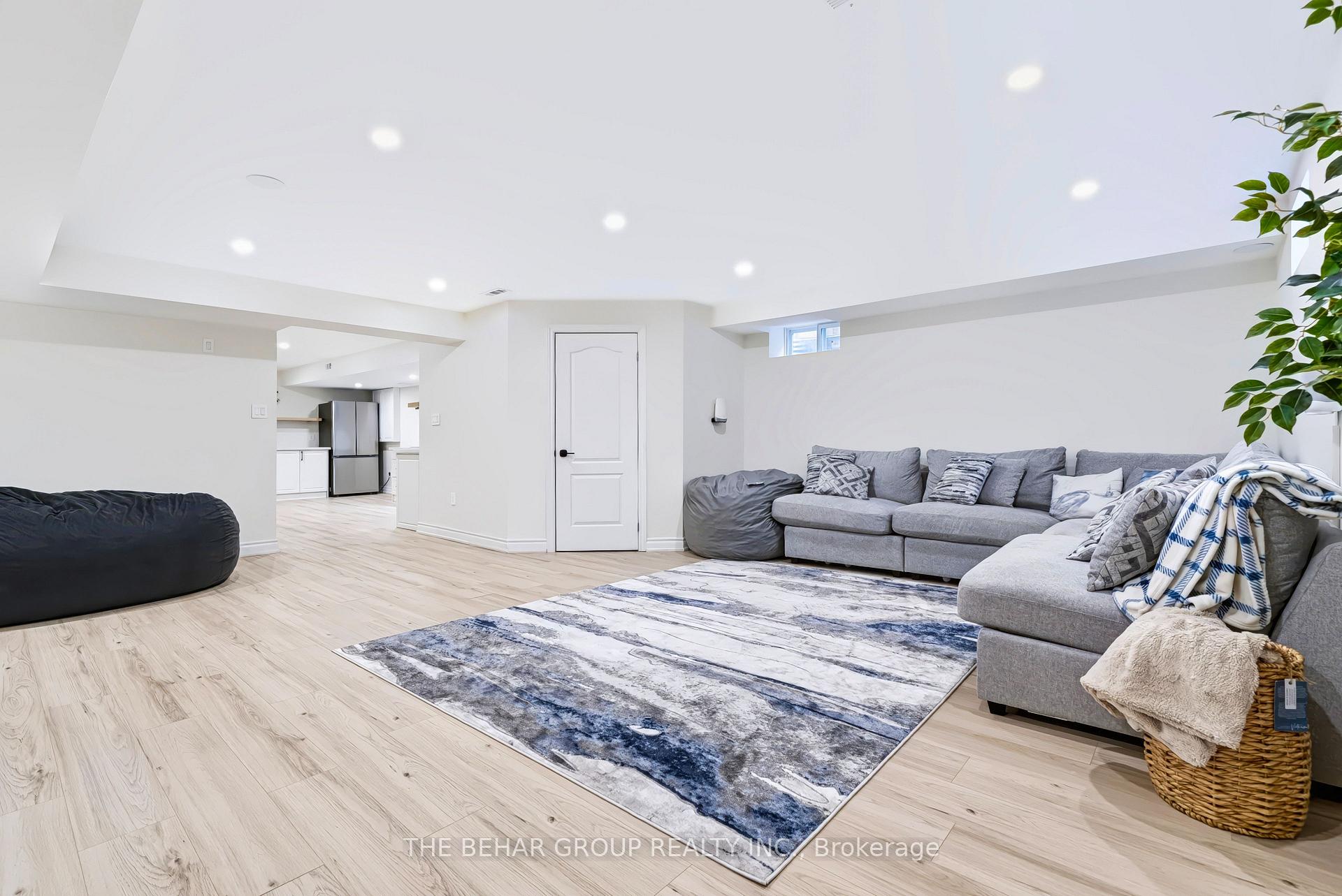Photo 25 of 23 Carratuck Street, East Gwillimbury, Sharon — HOMEH
