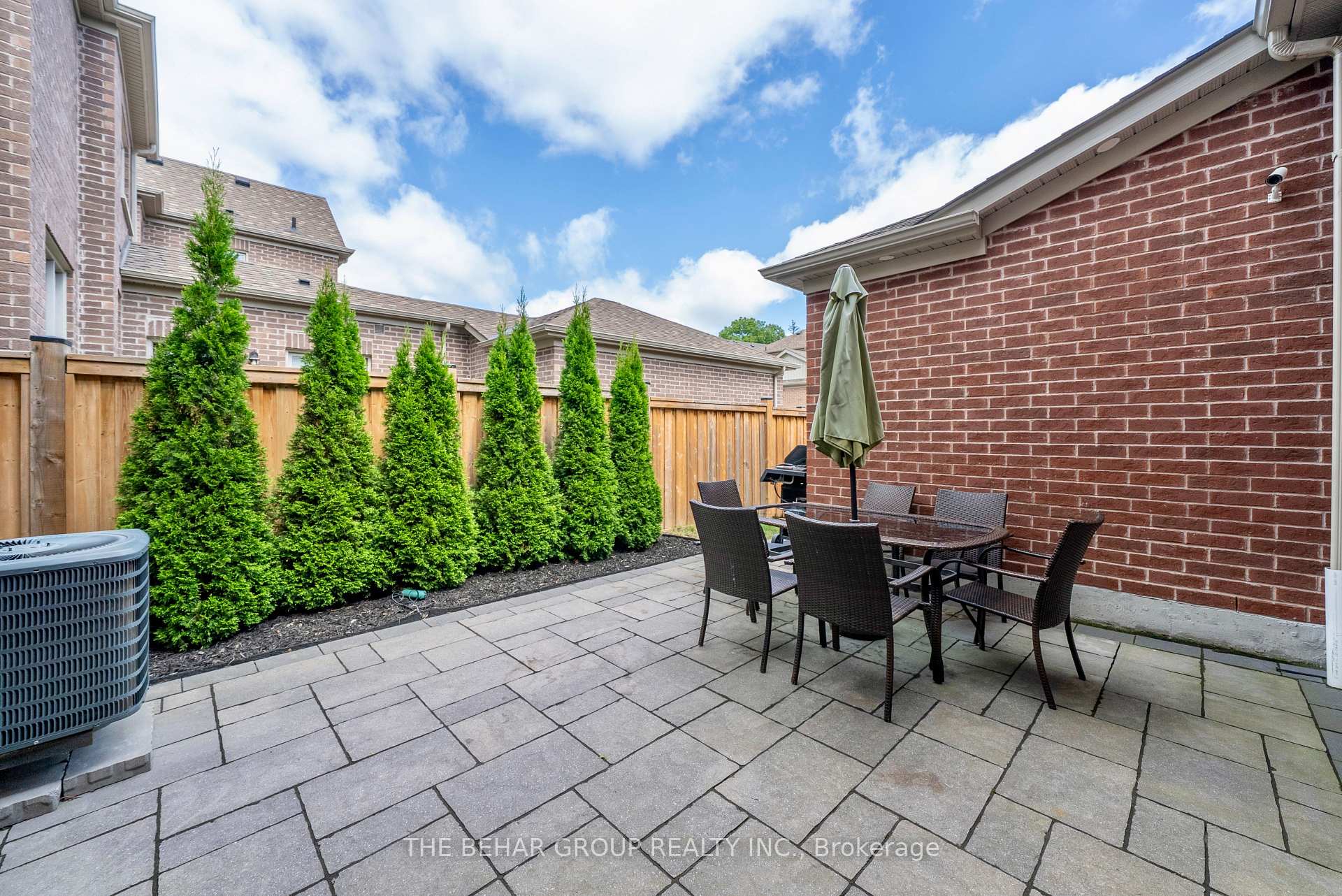 Photo 27 of 23 Carratuck Street, East Gwillimbury, Sharon — HOMEH