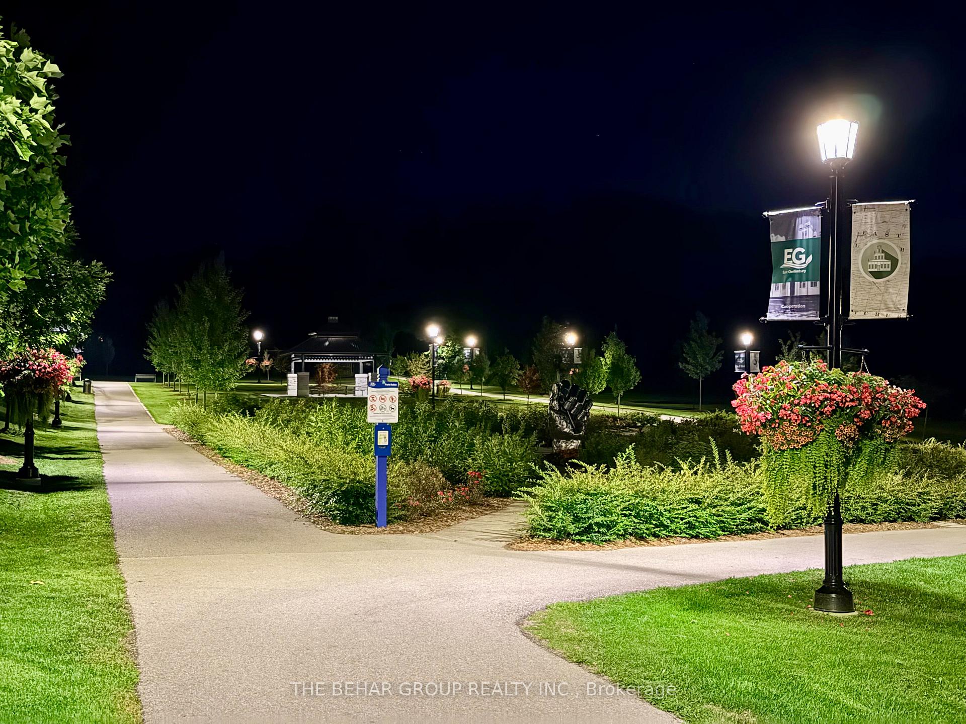Photo 34 of 23 Carratuck Street, East Gwillimbury, Sharon — HOMEH