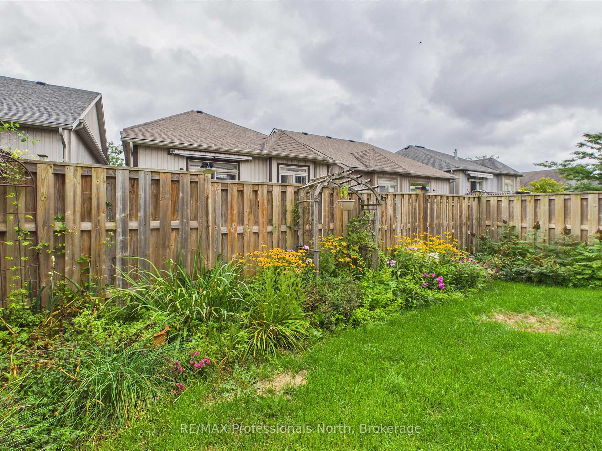 Photo 4 of 35 Canterbury Circle, Orillia — HOMEH