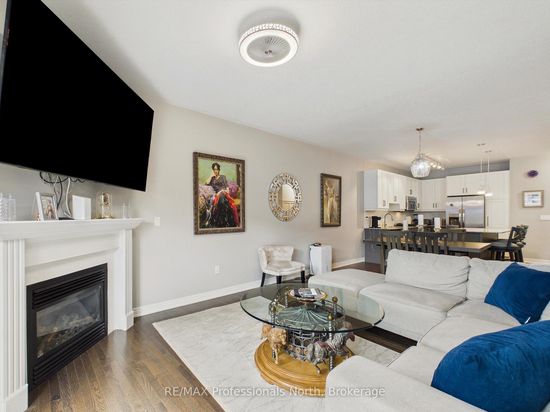Photo 7 of 35 Canterbury Circle, Orillia — HOMEH