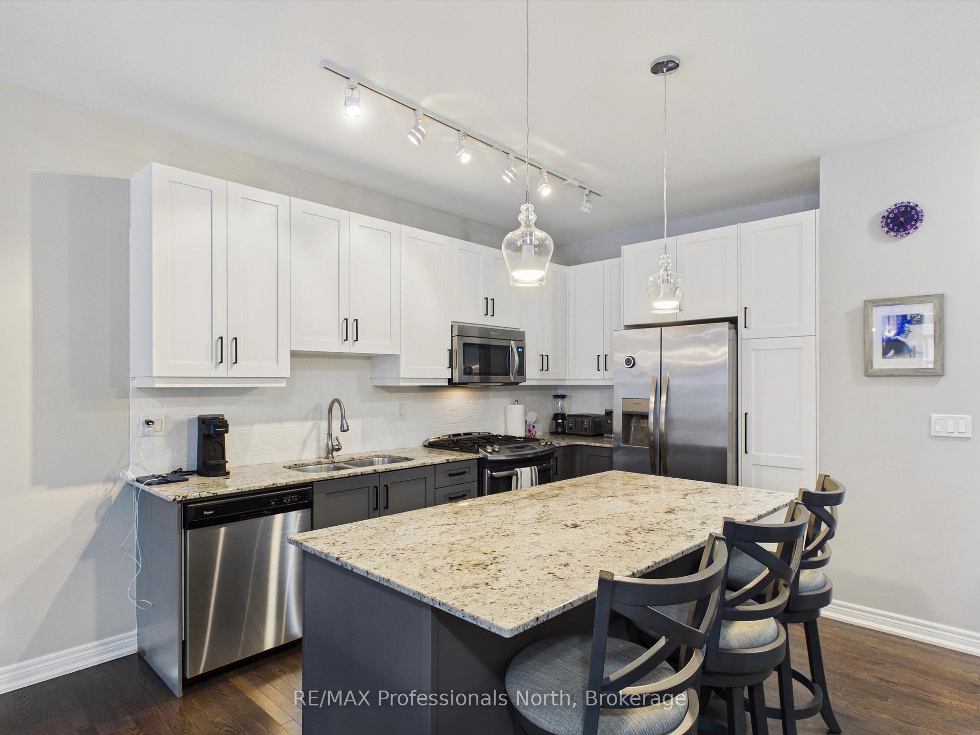 Photo 9 of 35 Canterbury Circle, Orillia — HOMEH