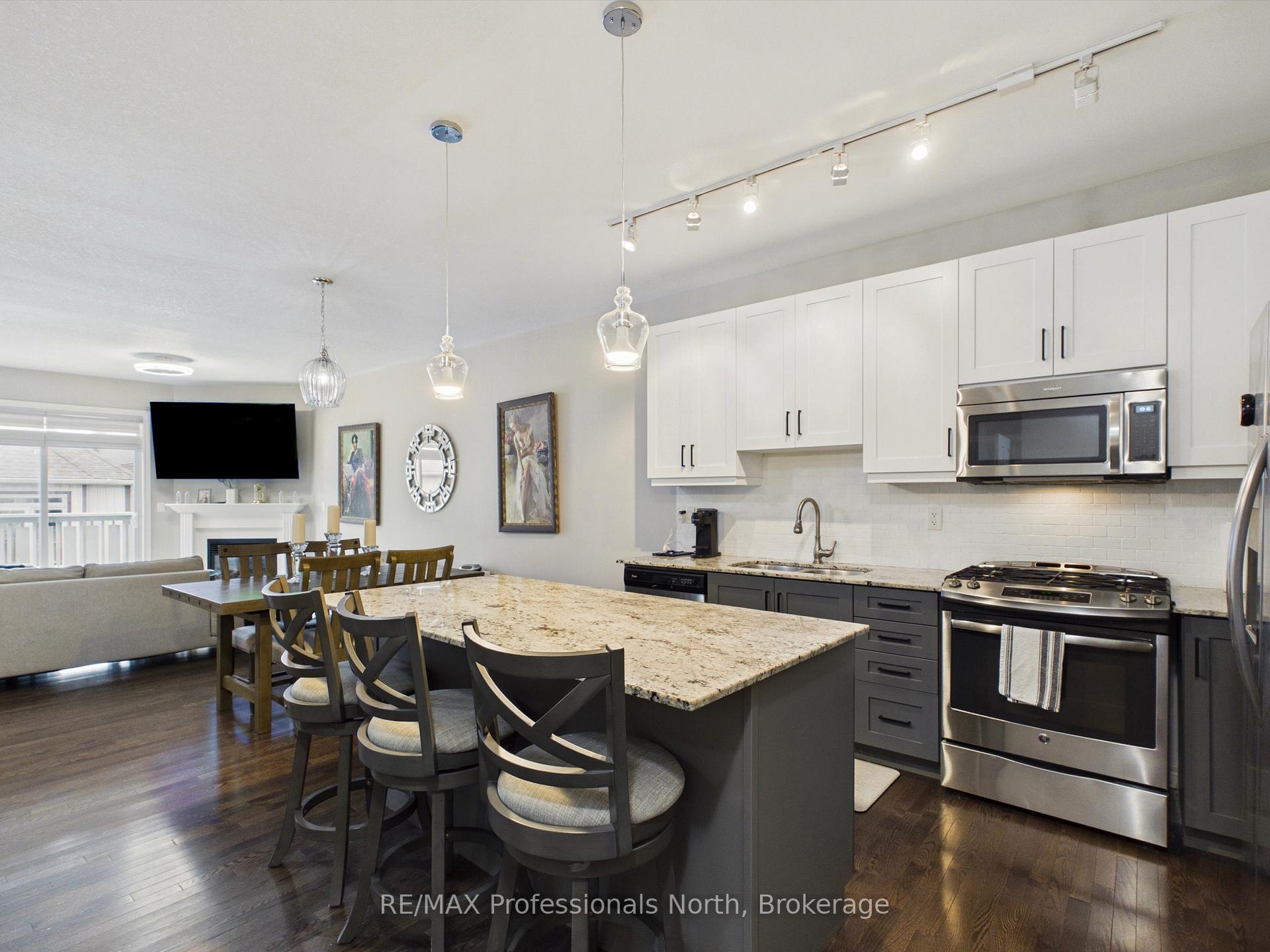 Photo 10 of 35 Canterbury Circle, Orillia — HOMEH