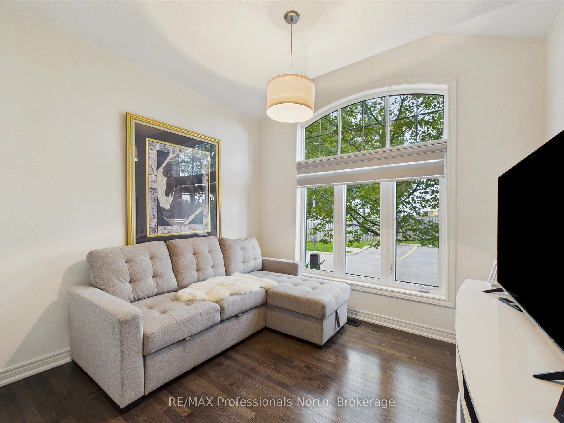 Photo 17 of 35 Canterbury Circle, Orillia — HOMEH