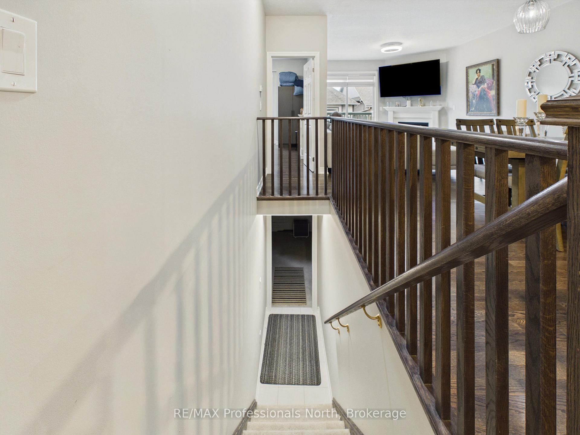 Photo 20 of 35 Canterbury Circle, Orillia — HOMEH