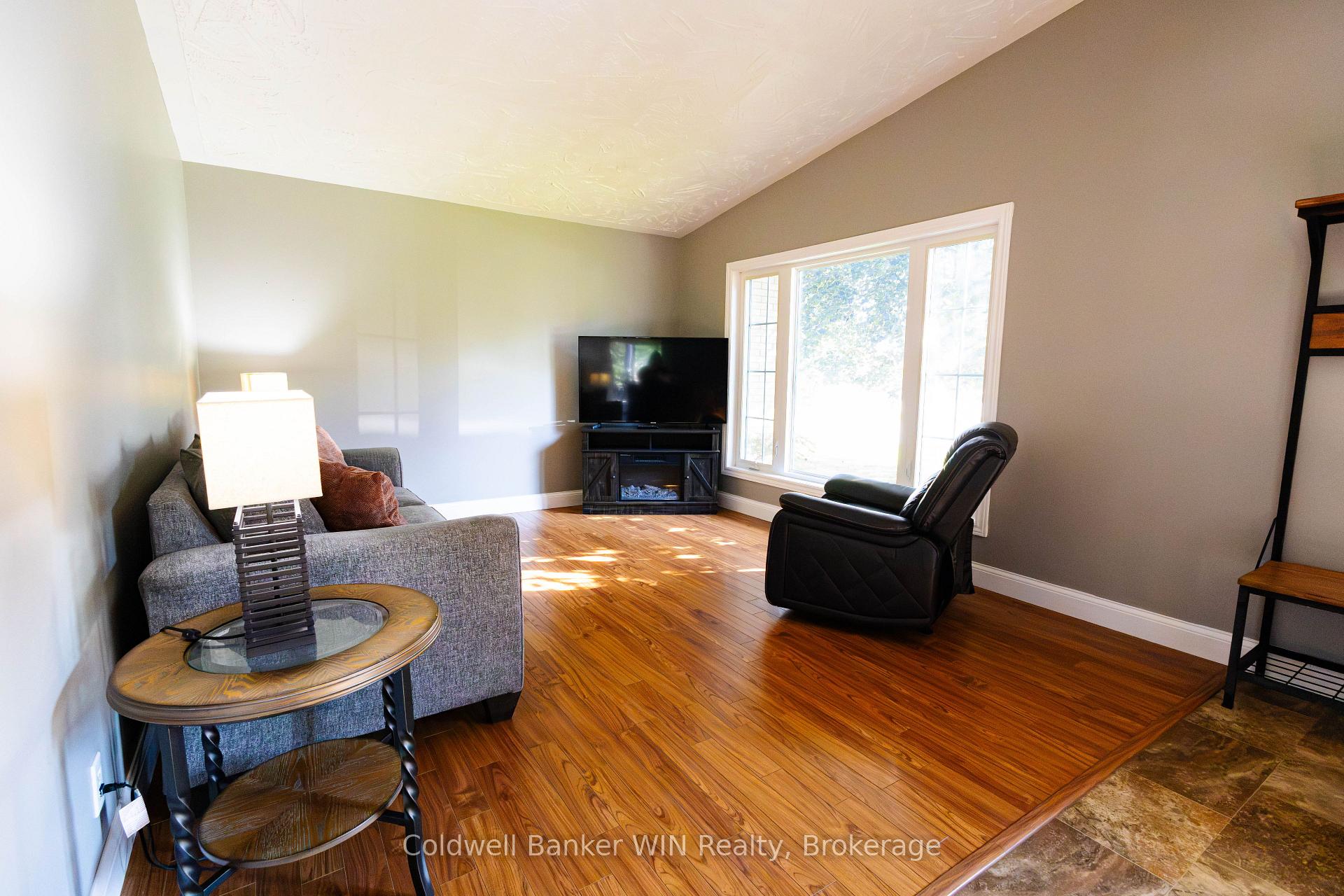 Photo 3 of 25 Thomas Street, South Bruce — HOMEH