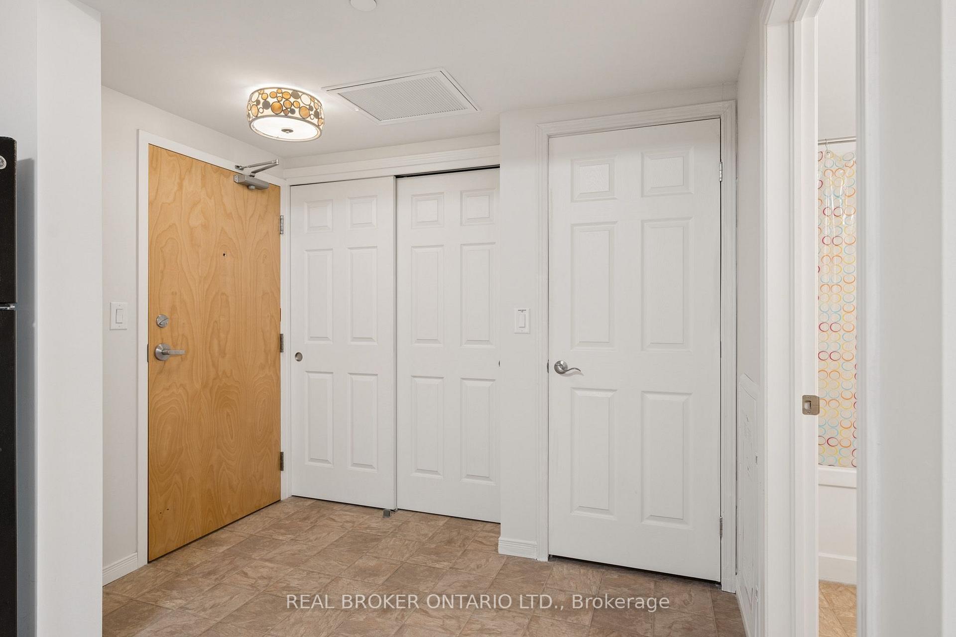 Photo 4 of Unit 211, 155 Water Street S, Cambridge, Christopher-Champlain — HOMEH