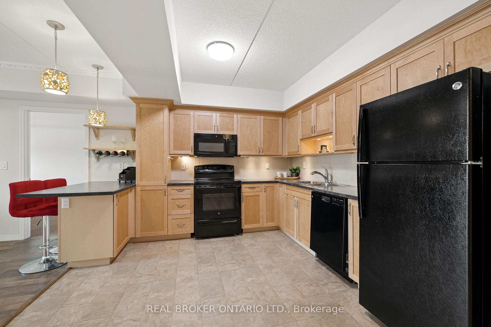 Photo 6 of Unit 211, 155 Water Street S, Cambridge, Christopher-Champlain — HOMEH