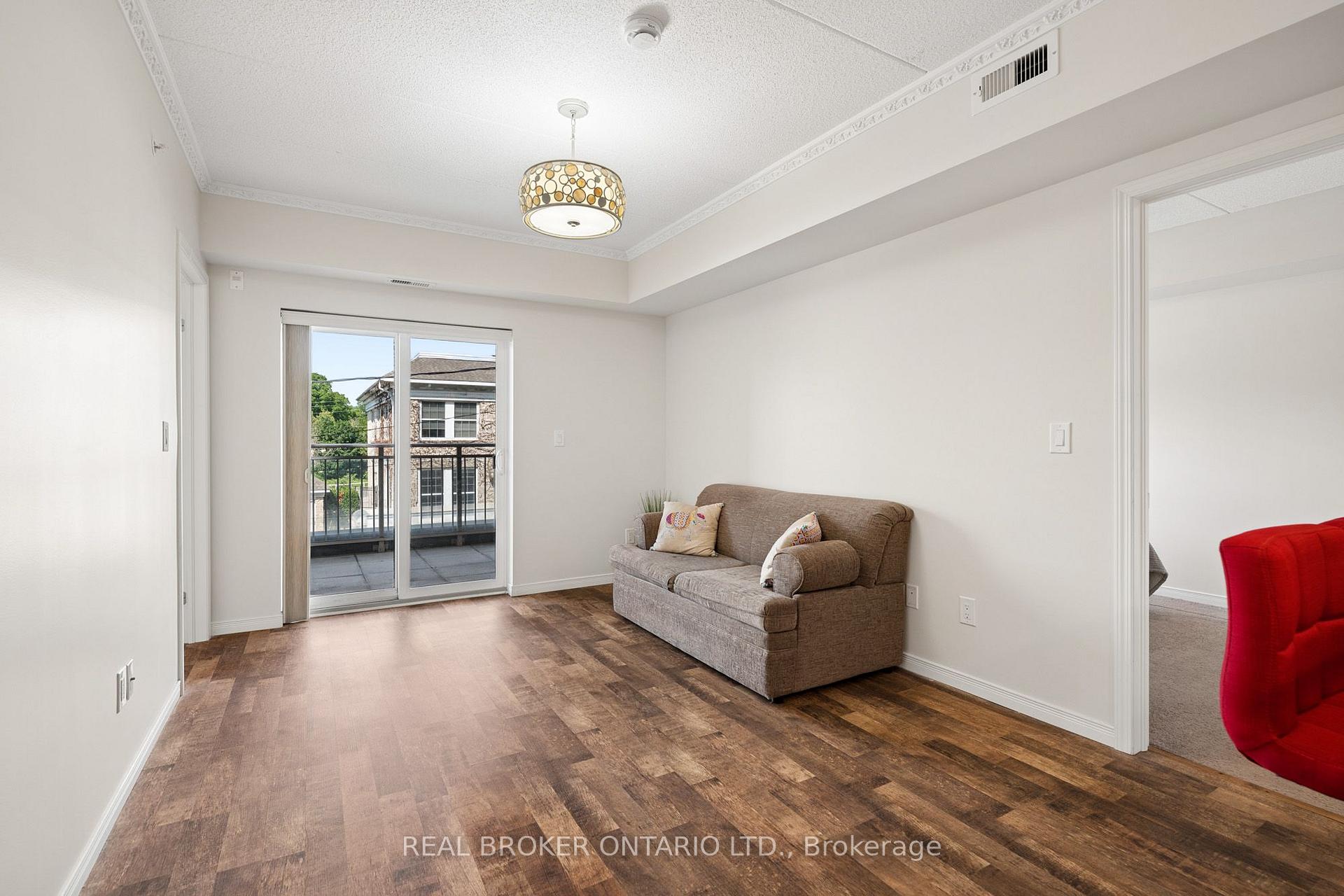 Photo 10 of Unit 211, 155 Water Street S, Cambridge, Christopher-Champlain — HOMEH
