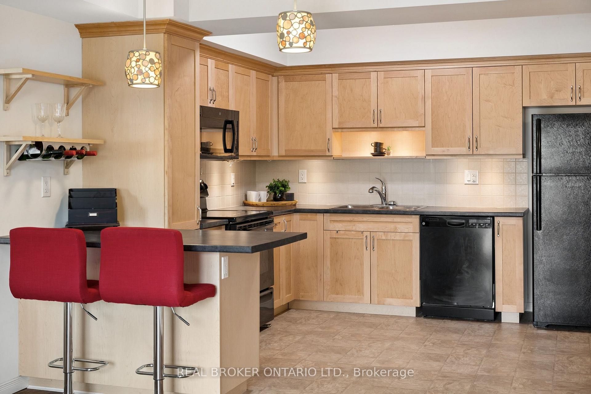 Photo 12 of Unit 211, 155 Water Street S, Cambridge, Christopher-Champlain — HOMEH