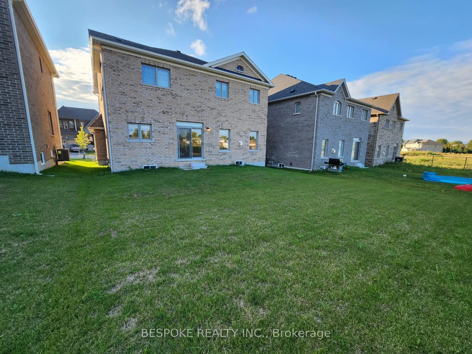 Photo 44 of 63 Robin Trail, Scugog, Port Perry — HOMEH