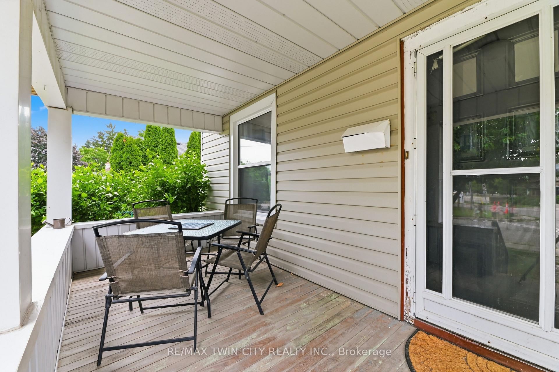 Photo 2 of 4924 Hunter Street, Niagara Falls, Clifton Hill — HOMEH