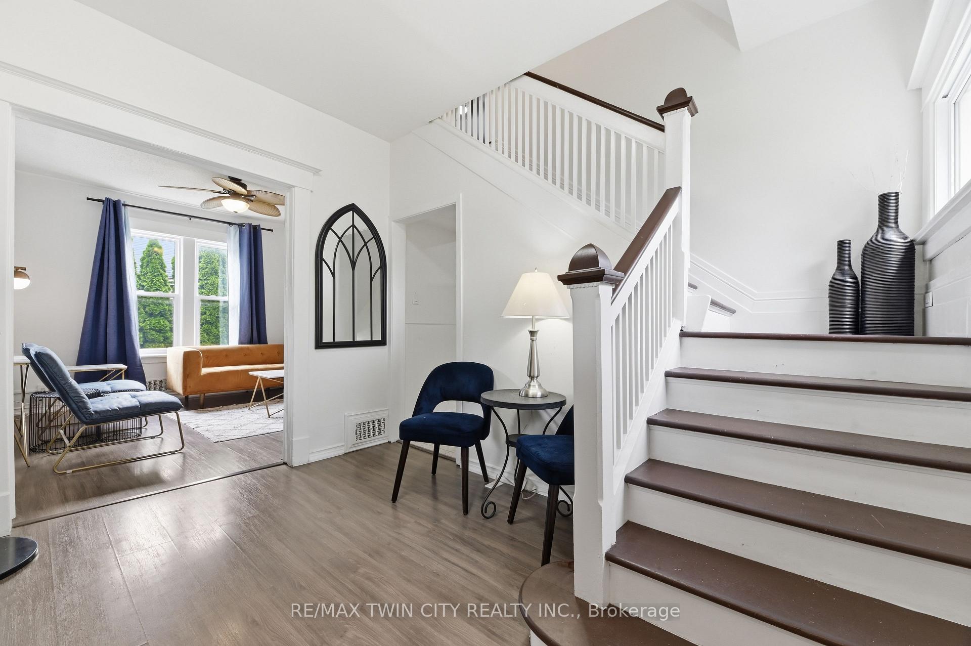 Photo 3 of 4924 Hunter Street, Niagara Falls, Clifton Hill — HOMEH
