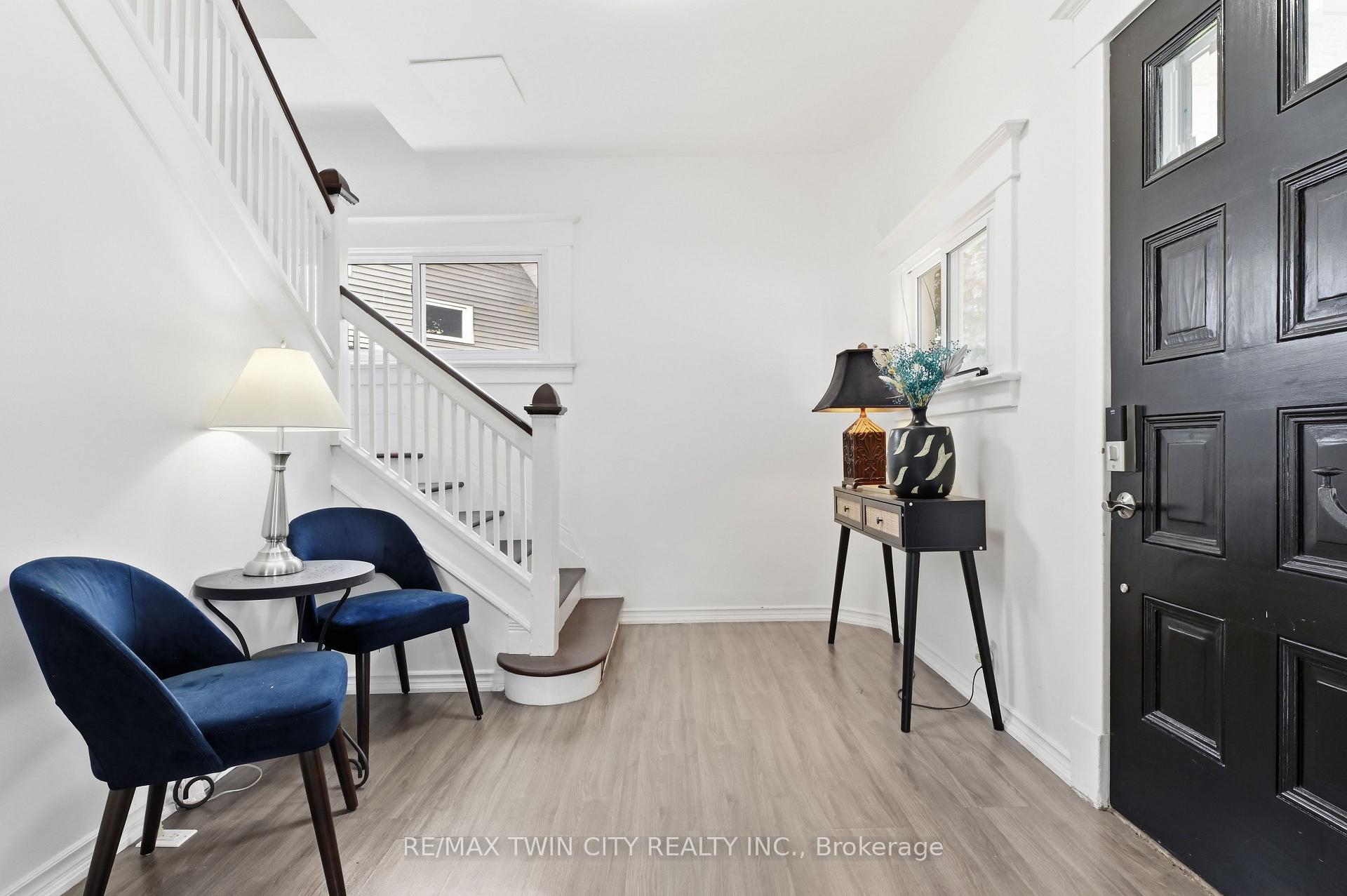 Photo 4 of 4924 Hunter Street, Niagara Falls, Clifton Hill — HOMEH