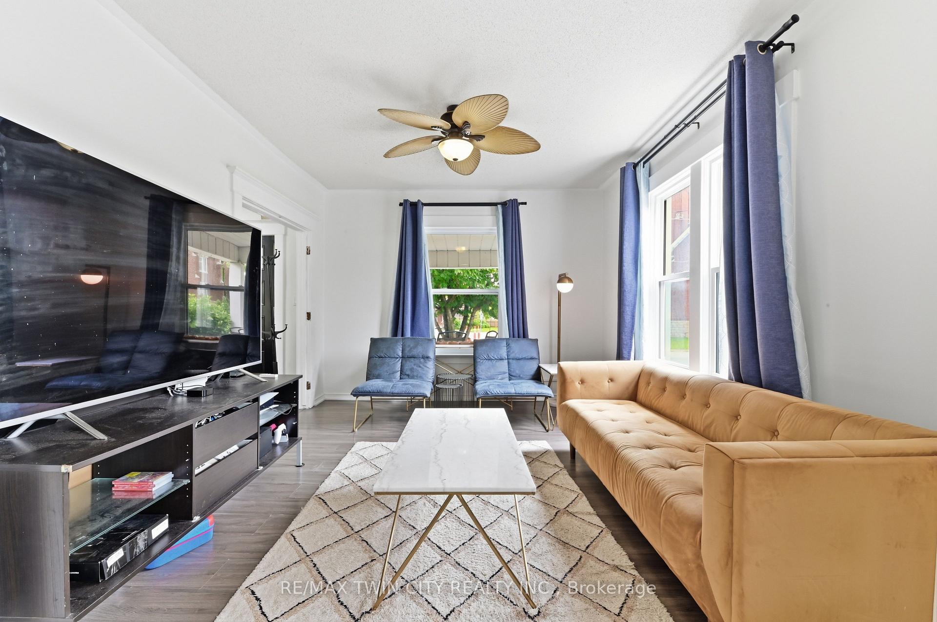 Photo 6 of 4924 Hunter Street, Niagara Falls, Clifton Hill — HOMEH
