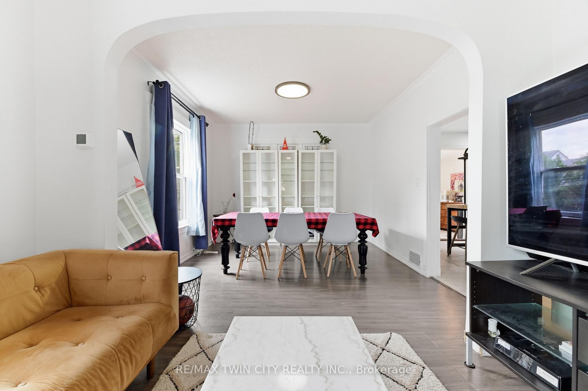 Photo 7 of 4924 Hunter Street, Niagara Falls, Clifton Hill — HOMEH