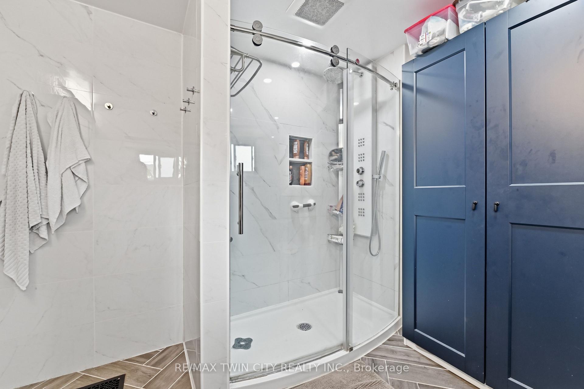 Photo 12 of 4924 Hunter Street, Niagara Falls, Clifton Hill — HOMEH