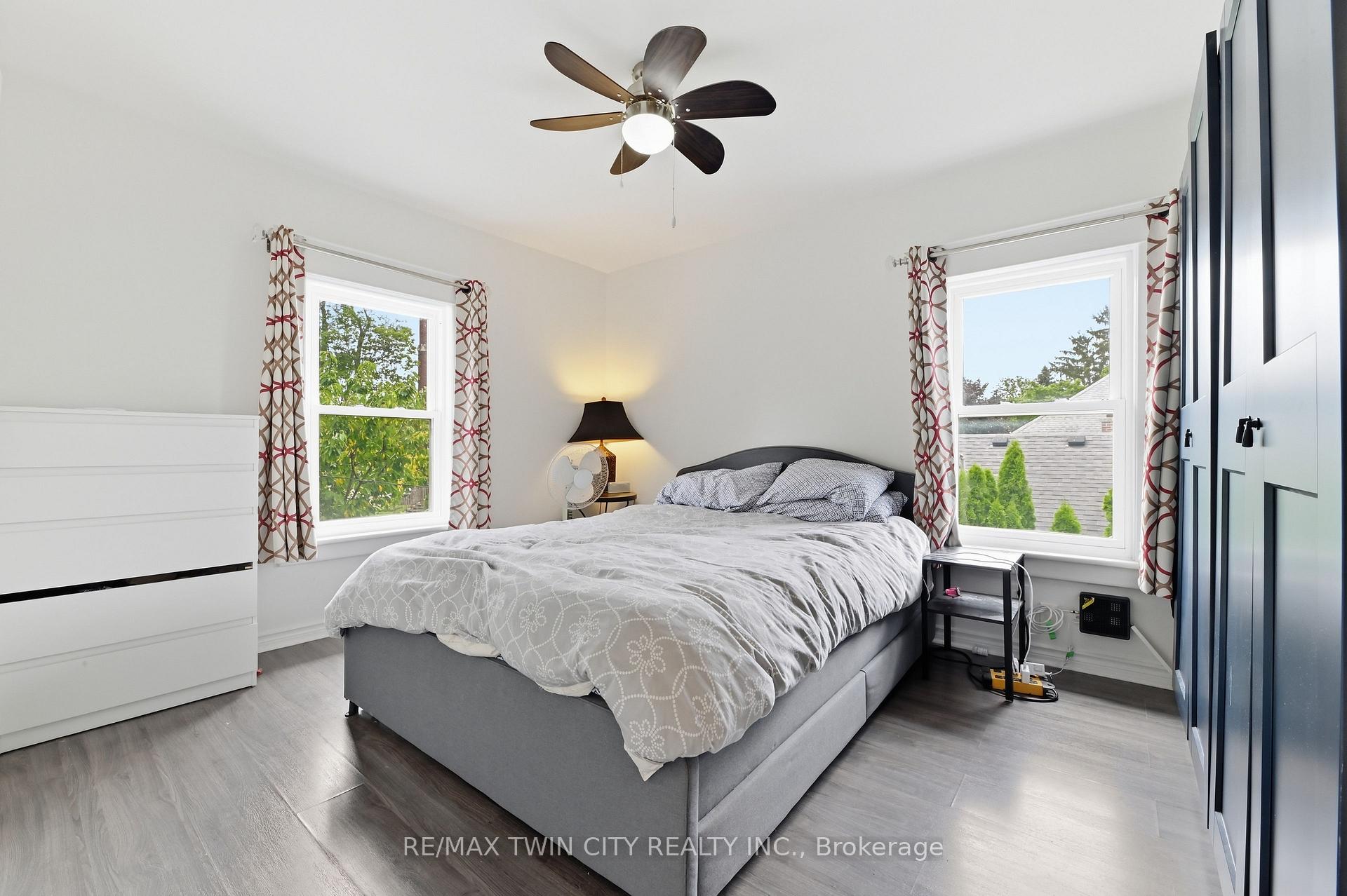 Photo 13 of 4924 Hunter Street, Niagara Falls, Clifton Hill — HOMEH