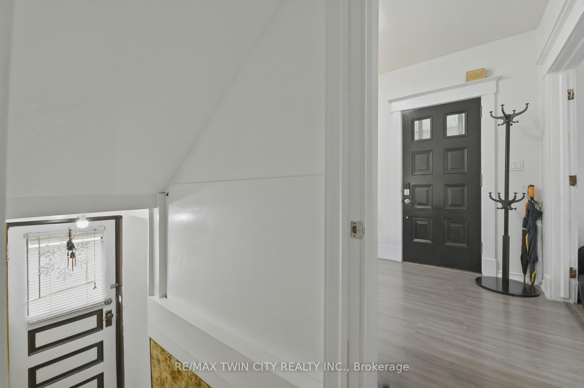 Photo 18 of 4924 Hunter Street, Niagara Falls, Clifton Hill — HOMEH