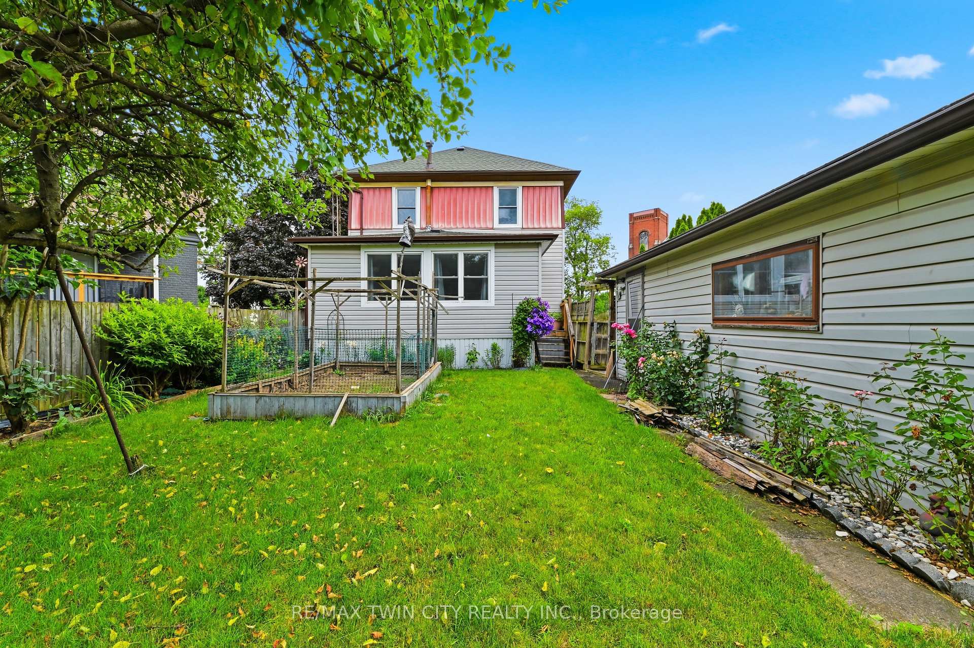 Photo 22 of 4924 Hunter Street, Niagara Falls, Clifton Hill — HOMEH
