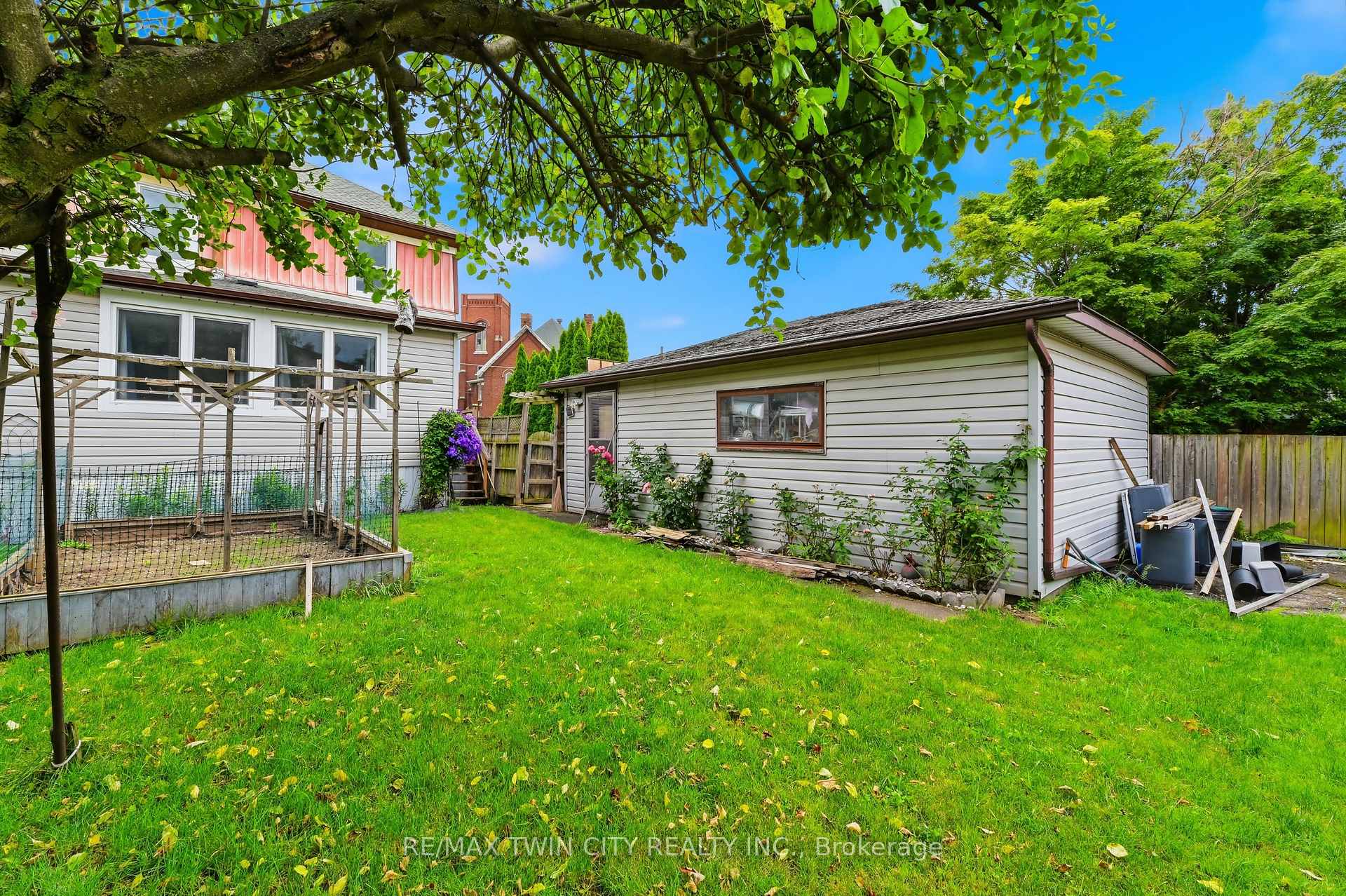 Photo 23 of 4924 Hunter Street, Niagara Falls, Clifton Hill — HOMEH