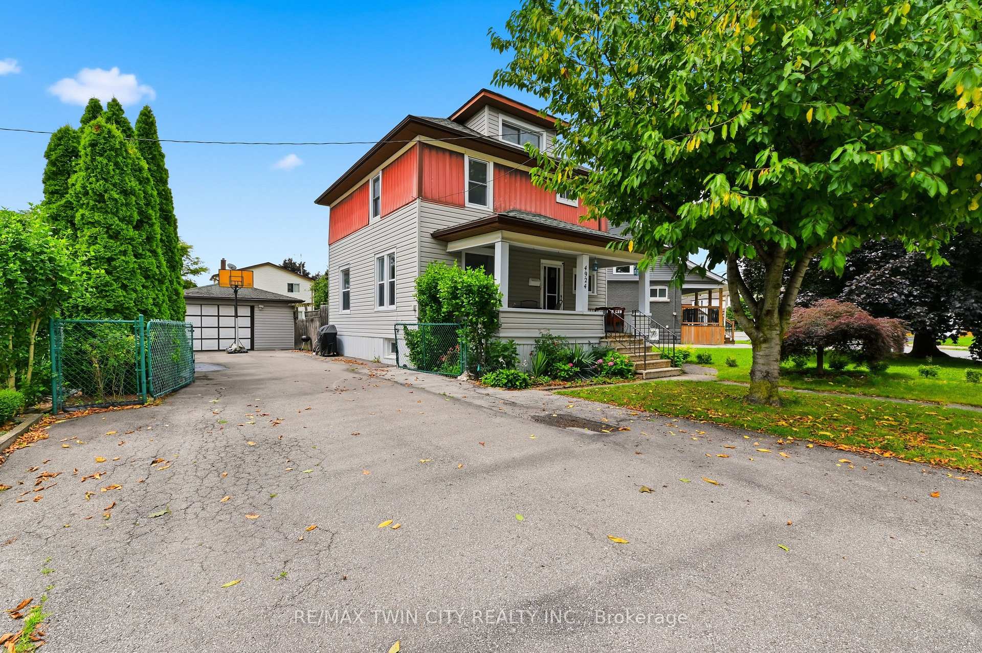 Photo 24 of 4924 Hunter Street, Niagara Falls, Clifton Hill — HOMEH
