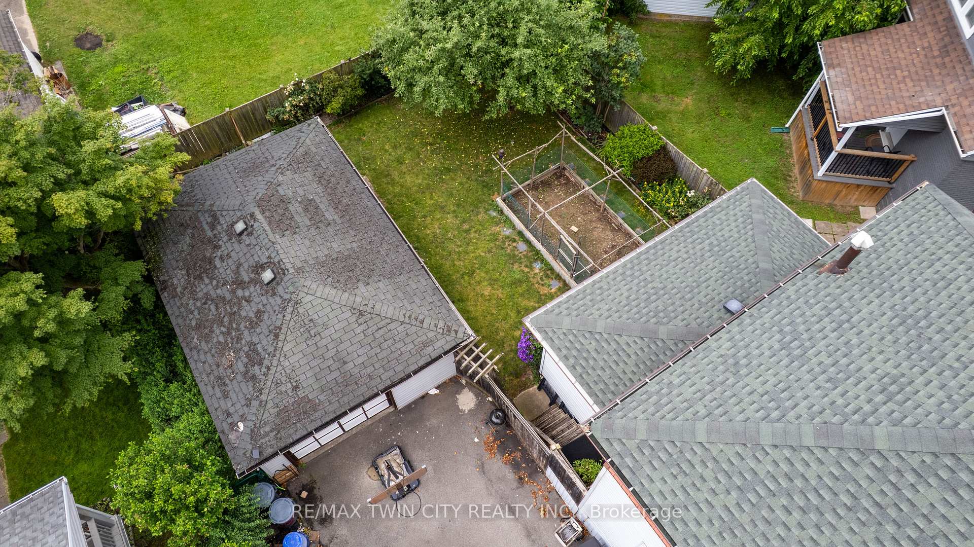 Photo 26 of 4924 Hunter Street, Niagara Falls, Clifton Hill — HOMEH