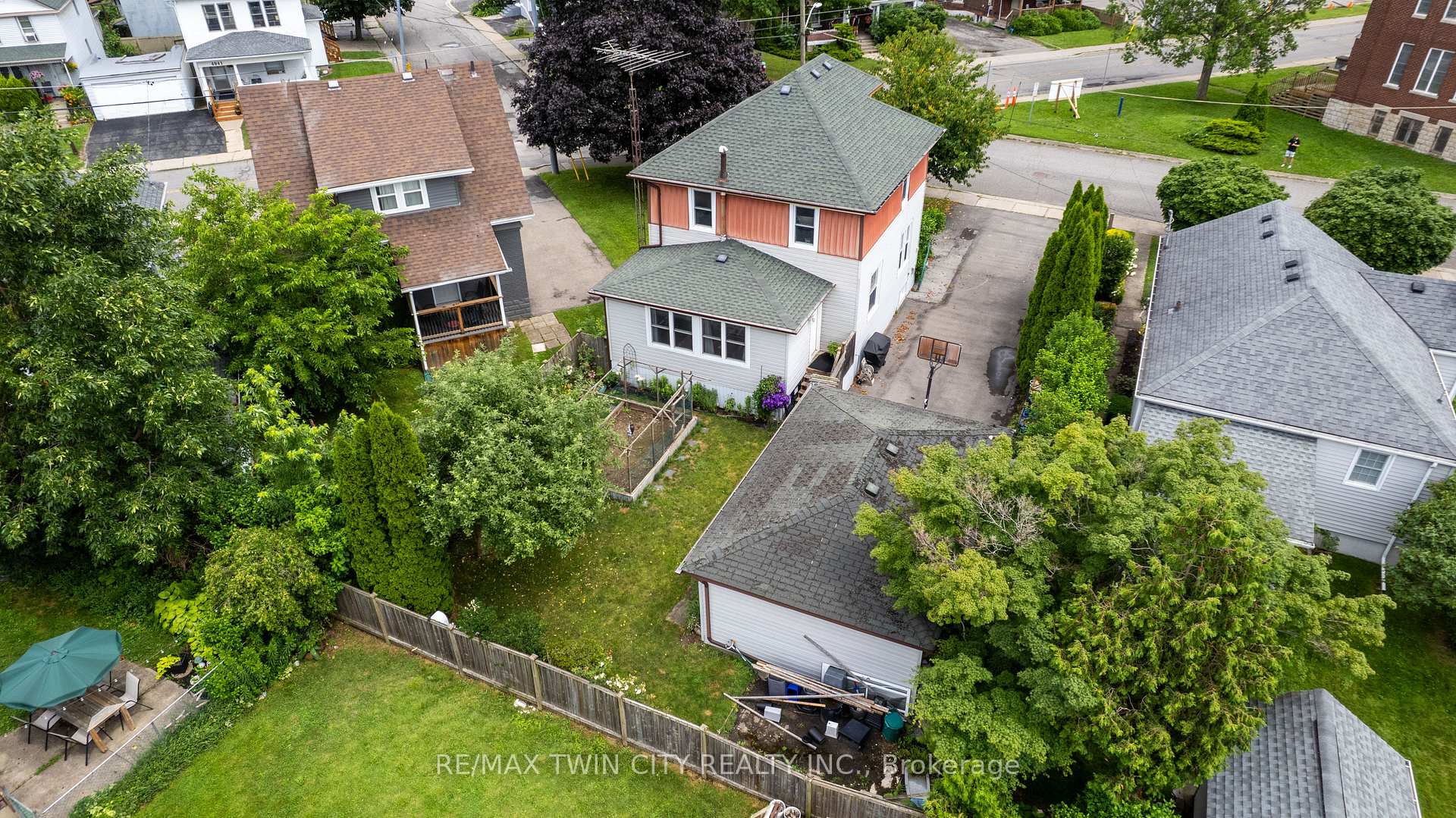 Photo 27 of 4924 Hunter Street, Niagara Falls, Clifton Hill — HOMEH