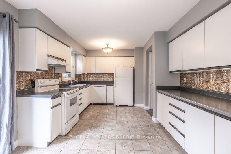 Photo 8 of 94 Ferguson Drive, Barrie, Northwest — HOMEH