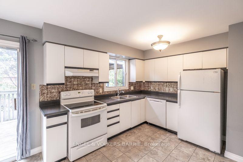 Photo 10 of 94 Ferguson Drive, Barrie, Northwest — HOMEH